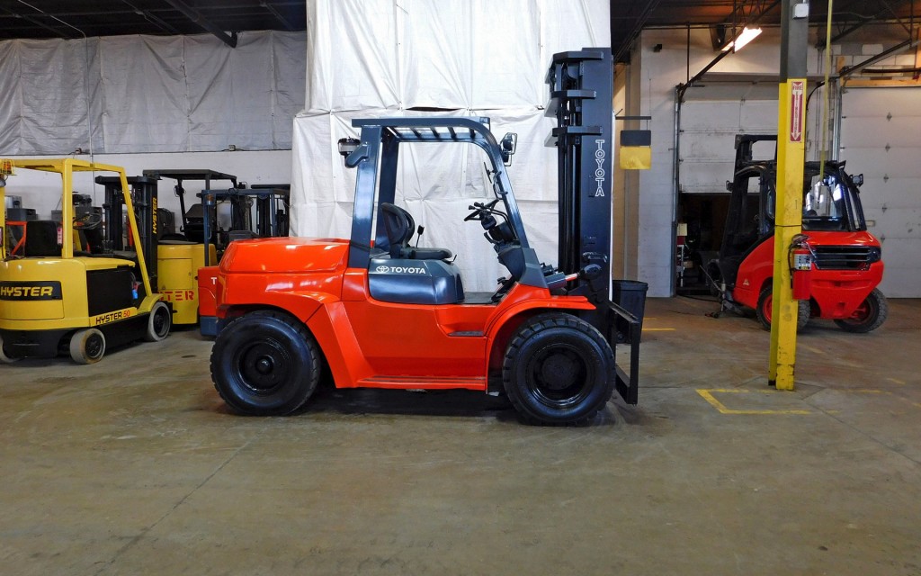  2007 Toyota 7FDU70 Forklift on Sale in Wisconsin